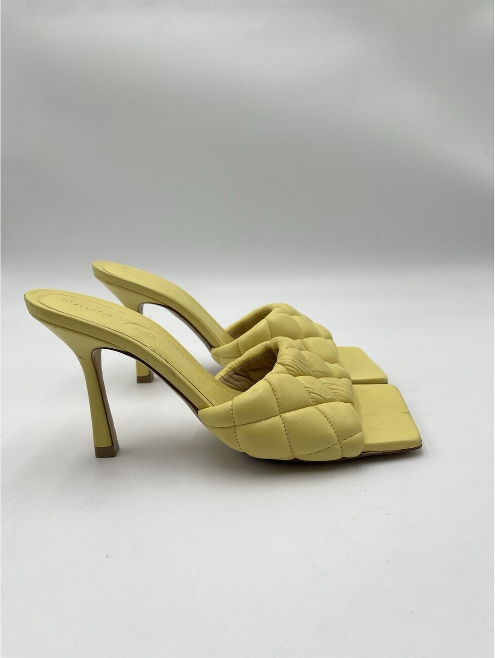 Women’s Bottega Veneta Padded Quilted Leather Mules yellow sandals Size 37